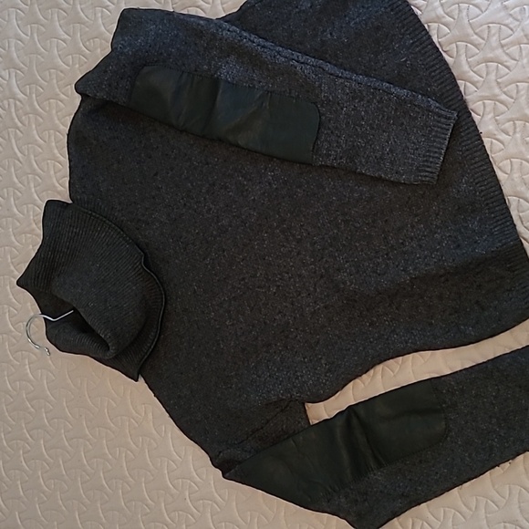 🔶️5 for $30🔶️ Max Studio Crop Mixed Media Sweater - Picture 1 of 8
